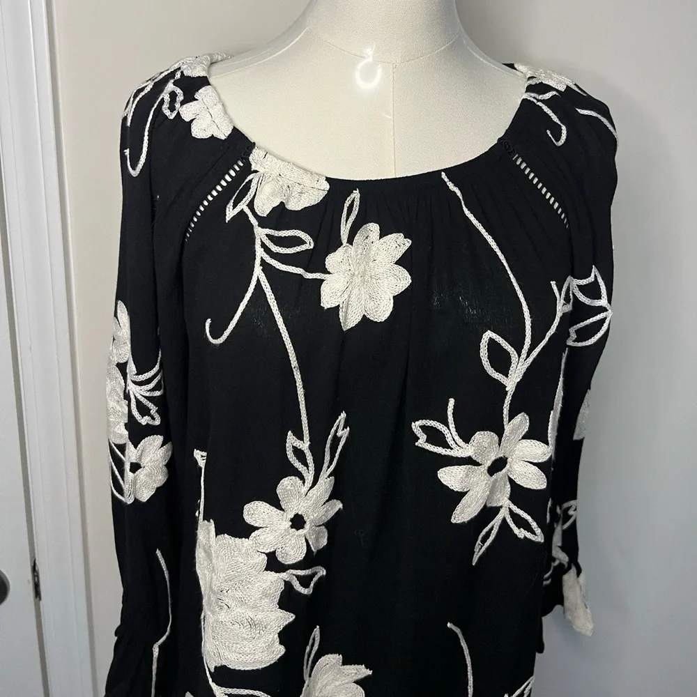 Inc International Concepts Black & White Floral Embroidered Blouse - Picture 2 of 13